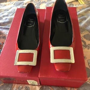 Roger Vivier flats